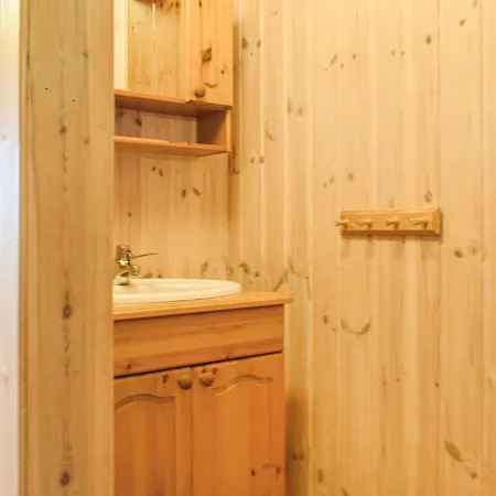 3 Bedroom Beautiful In Holiday home Hommersak