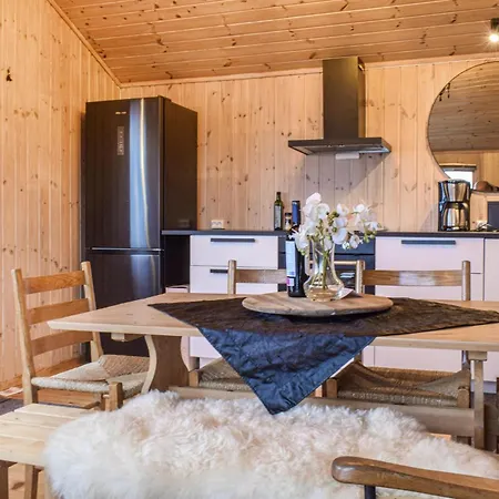 3 Bedroom Beautiful In Hommersak