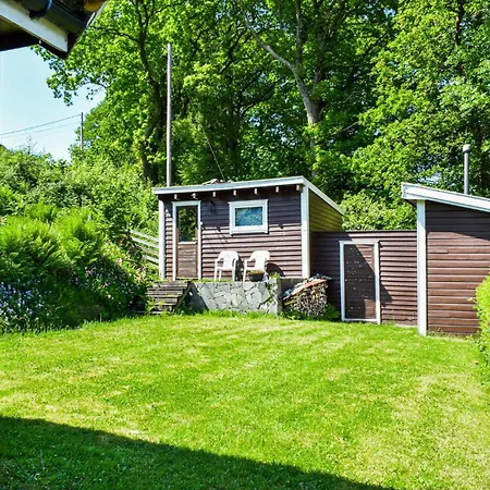 Gorgeous Home In Hommersak With Wifi