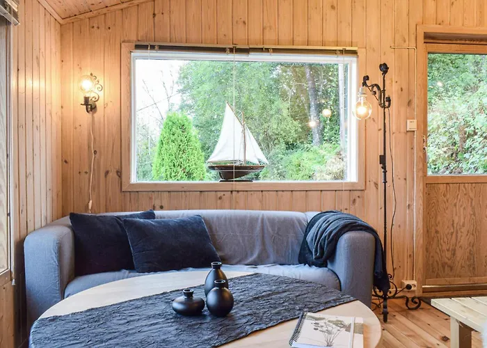 3 Bedroom Beautiful In Semesterbostad