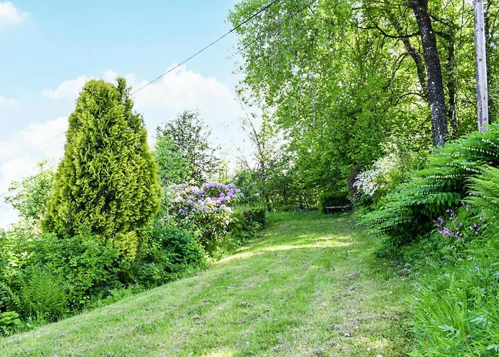 3 Bedroom Beautiful In Semesterbostad *