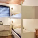Gorgeous Home In Hommersak With Wifi