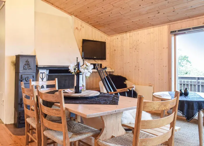 3 Bedroom Beautiful In * Hommersåk